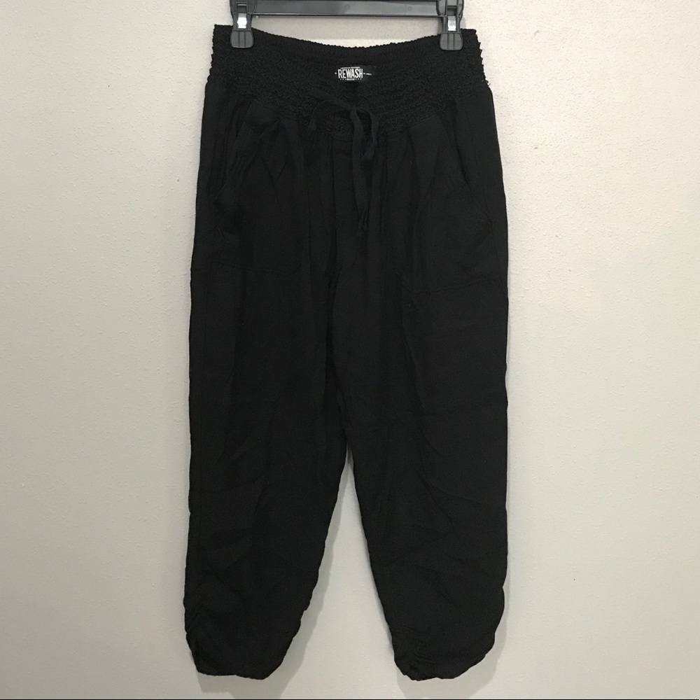 Black Capri joggers with a elastic stretchy waist